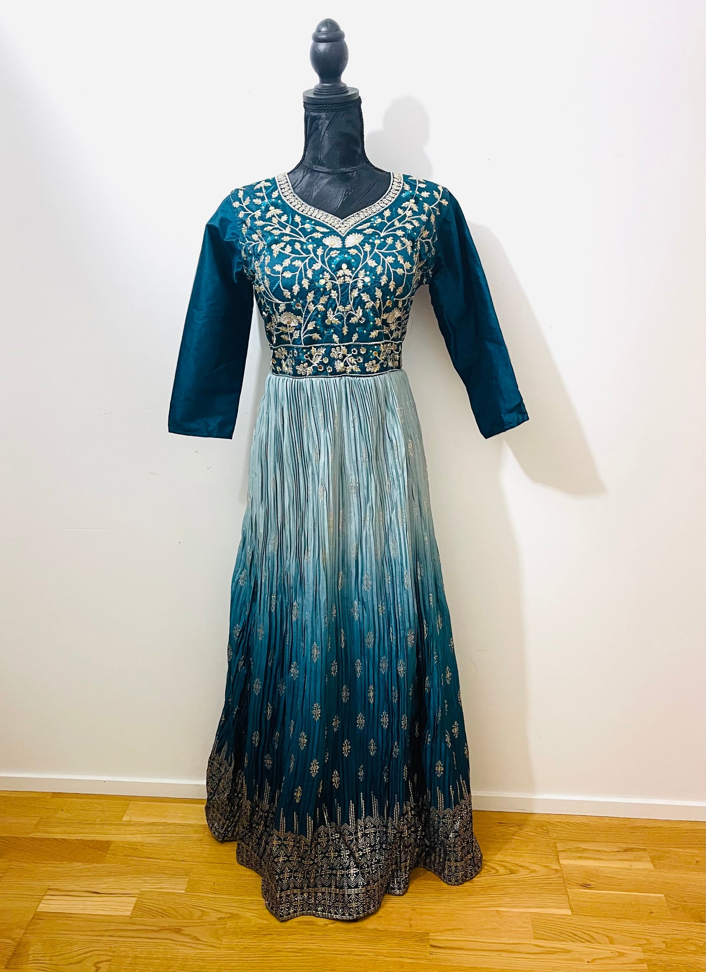 Q25 Crush Silk Gown