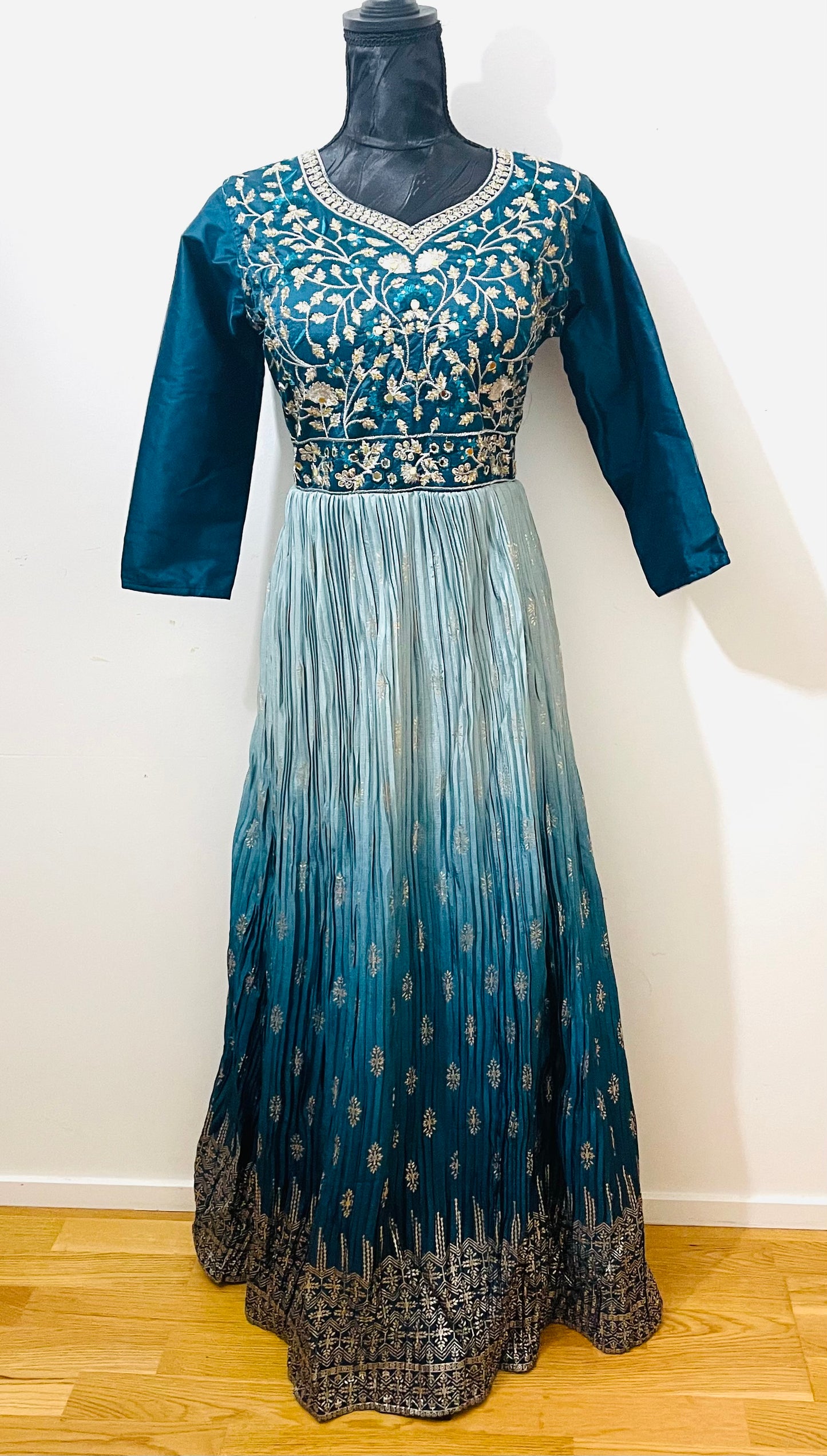 Q25 Crush Silk Gown