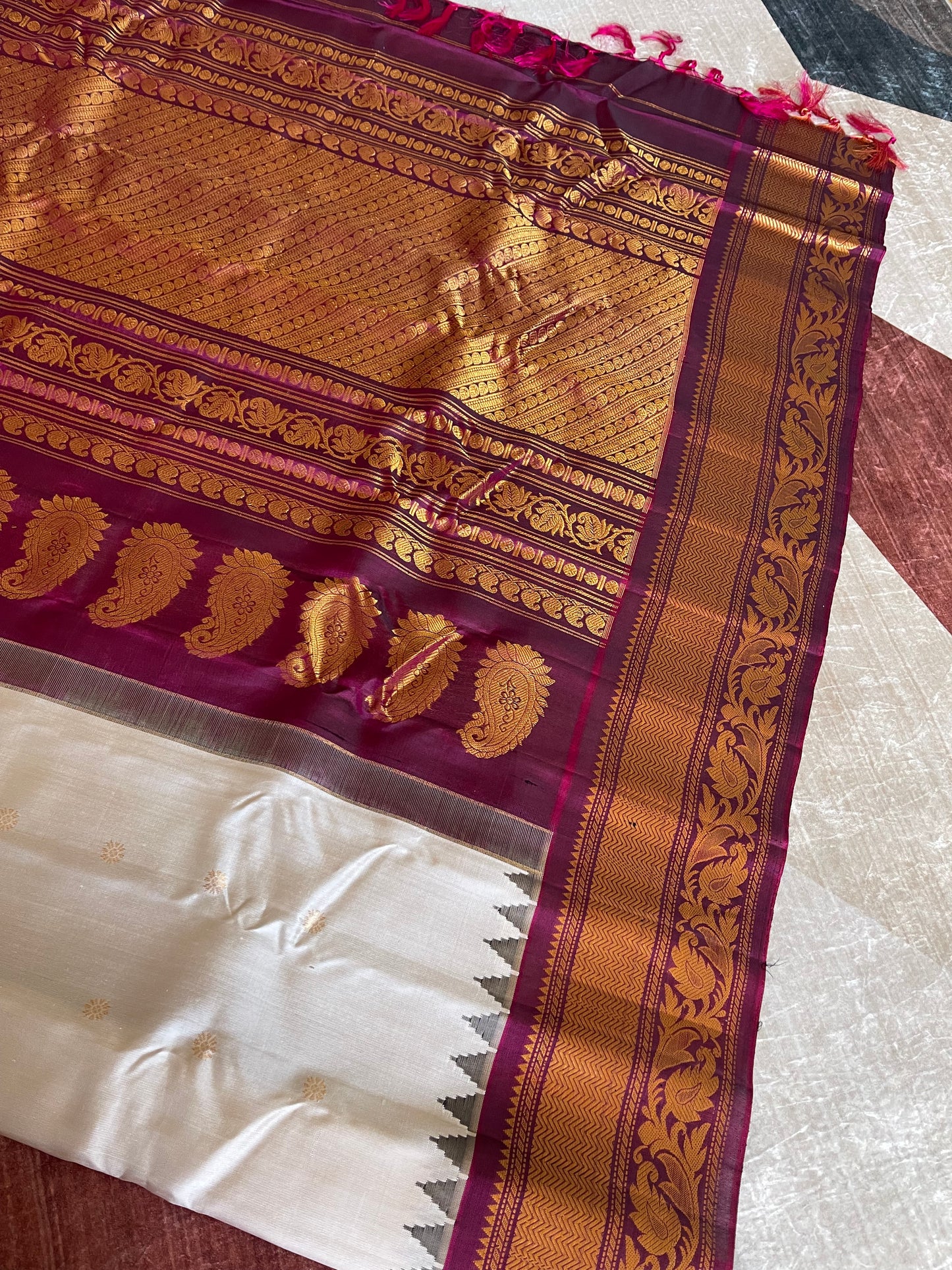 Q23 Pure Silk Handloom Gadwal Saree