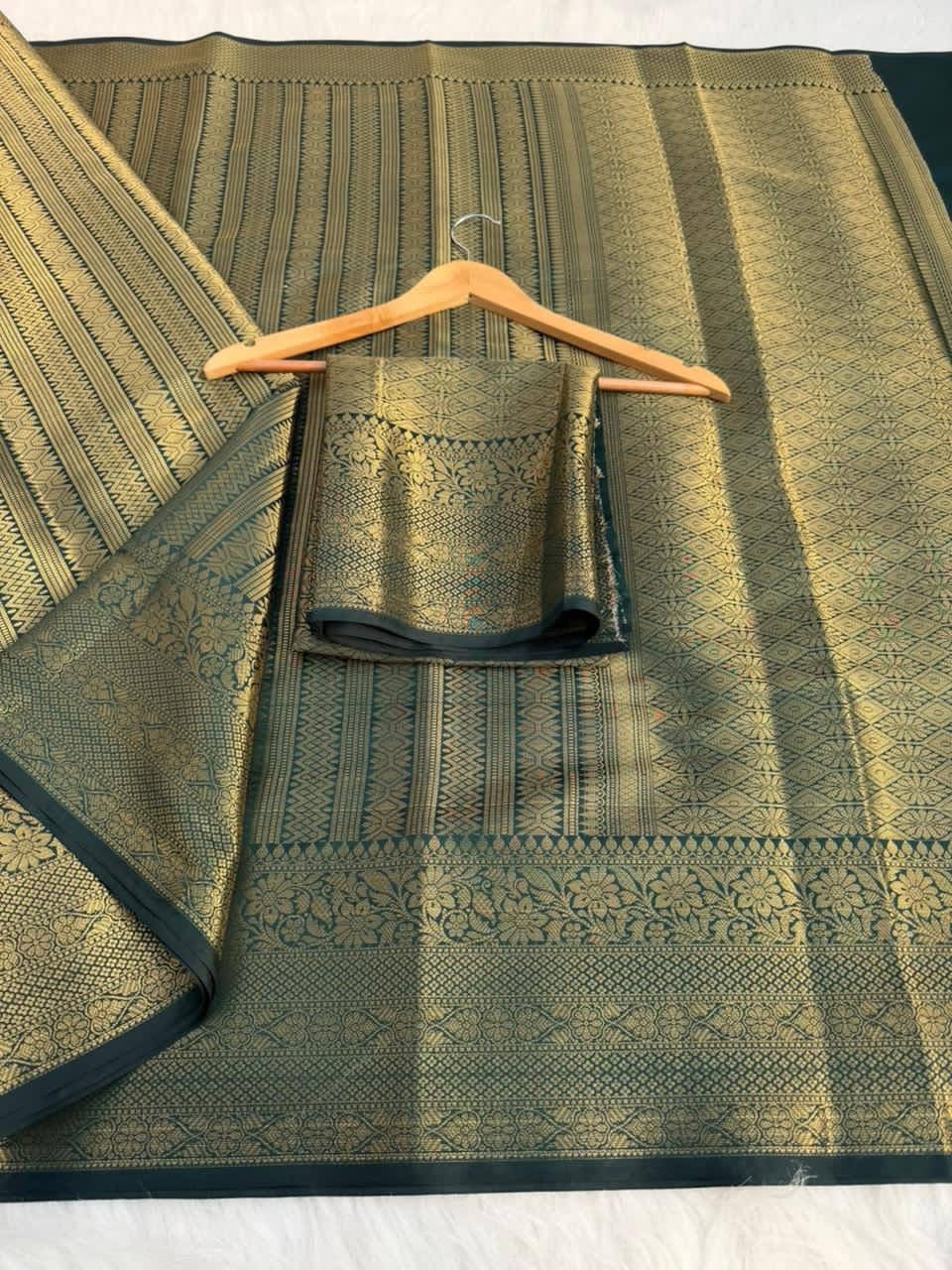 P4490 Kanjivaram Brocade Saree